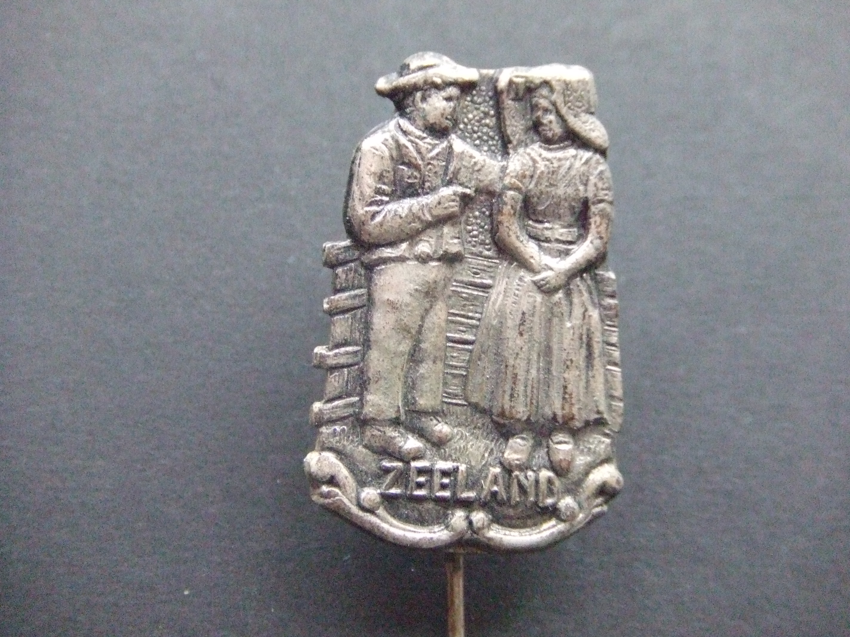 Zeeland ouderwetse klederdracht zilverkleurig